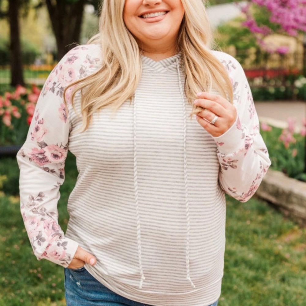 💕🌼 SALE!! Plus Floral Raglan striped hoodie